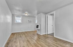 1085 E 4th S, Mountain Home, ID 83647