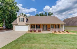 40 Legacy Drive, Hoschton, GA 30548