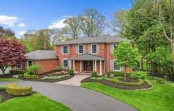 2595 Fox Chase Drive, Troy, MI 48098