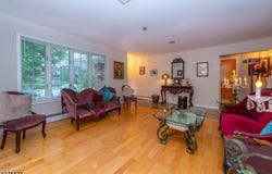 118 Country Ln, Clifton City, NJ 07013-3833