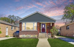 8737 S Fairfield Avenue, Evergreen Park, IL 60805