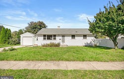 16 SUNSET Boulevard, TRENTON, NJ 08690