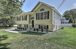 37 Lakeview Avenue, Lincoln, RI 02865