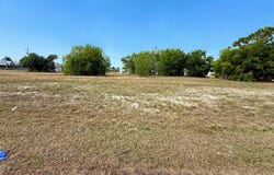 806 Skyline Boulevard, Cape Coral, FL 33991