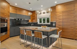 32 Lloyd Rd, Bernardsville Boro, NJ 07924-1710