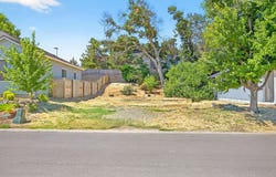 221 Christopher Way, Talent, OR 97540