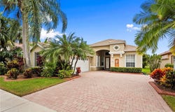 660 SW Lake Charles Circle, Port St Lucie, FL 34986