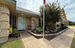 130 Crest Brook Drive, Red Oak, TX 75154