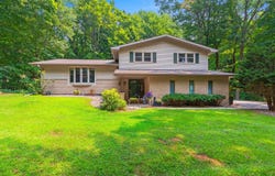 1878 OAKHILL Drive, GREEN BAY, WI 54313
