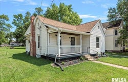 603 CARROLL Street, Pawnee, IL 62558