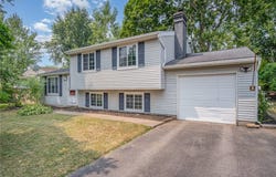 93 Falcon Dr, Henrietta, NY 14586