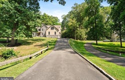 12 MOUNTAIN VIEW Court, EWING, NJ 08628