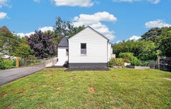 703 E Salem Avenue, Indianola, IA 50125
