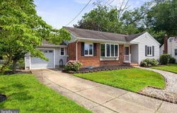 8 SURREY COURT, CHERRY HILL, NJ 08034
