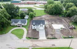523 Hawthorne Street, Smithville, MO 64089