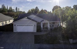 104 Glenwood Drive, Eagle Point, OR 97524
