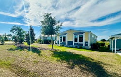 12044 Lakeshore Way, Oxford, FL 34484