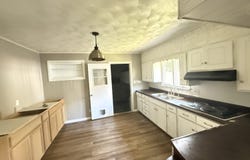 211 E CLEVELAND Street, West Frankfort, IL 62896