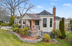 25 Harbor Street, Branford, CT 06405