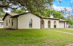 220 E Belton Ave, Rockdale, TX 76567