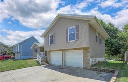1733 NE Ridgeview Drive, Lee's Summit, MO 64086