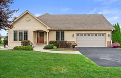 207 Eagles Cove Cir, North Prairie, WI 53153