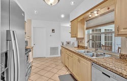7102 NW 93rd Ave, Tamarac, FL 33321