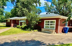 218 Montgomery Circle, Carmi, IL 62821