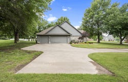5070 Lake Breeze Road, Grove, OK 74344