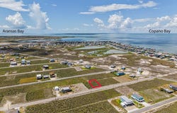154 W Pin Oak Ln, ROCKPORT(HOLIDAY BEACH), TX 78382