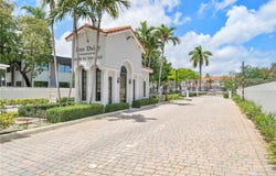 1018 NE 208th St, Miami, FL 33179