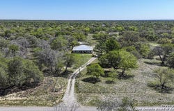 904 Eagle Creek, Floresville, TX 78114