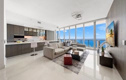 888 Biscayne Blvd, Miami, FL 33132