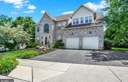 1215 OAKWOOD LANE, YORK, PA 17403