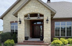 2915 Cedar Ridge Cir, Hutchinson, KS 67502