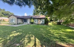 8215 Afterglow Dr, Louisville, KY 40214