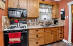 408 SW Elmwood AVE, Topeka, KS 66606