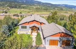 374 UPPER RIDGE Road, Alpine, WY 83128