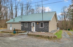 21 Maple Street, Waymart, PA 18472