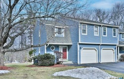 8 Village Green Road, Sturbridge, MA 01566
