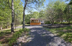 439 Gold Finch Road, Bushkill, PA 18324