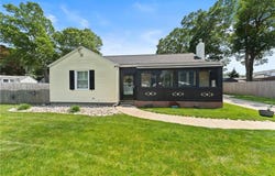 320 Miantonomo Drive, Warwick, RI 02888