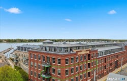 8 Stonington Commons, Stonington, CT 06378