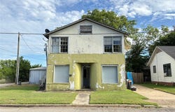 206 E 9th Street, Mount Pleasant, TX 75455