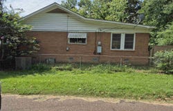 202 Roosevelt, Hooks, TX 75561