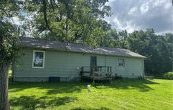 10 Platte Street, Dearborn, MO 64439