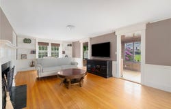 2 Carvin Court, Warwick, RI 02886