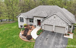 903 10 Mile Road NW, Sparta, MI 49345