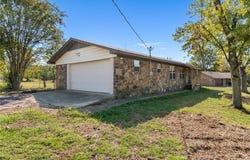 724 Sycamore ST, Mountainburg, AR 72946