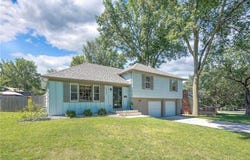 1605 NE Northaven Drive, Kansas City, MO 64118